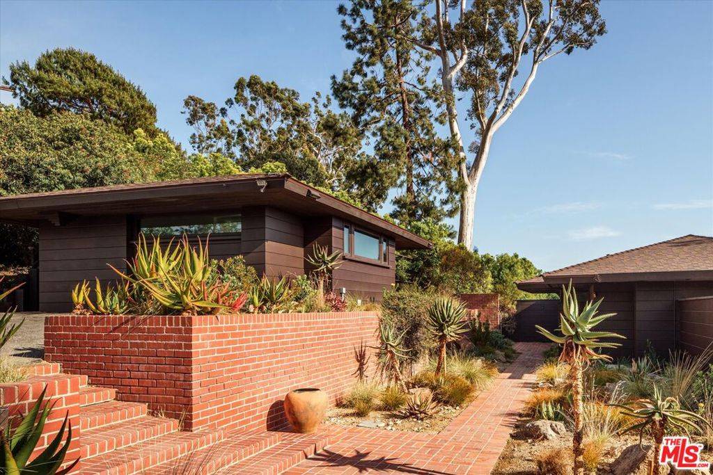 Los Angeles, CA 90065,4260 Sea View LN