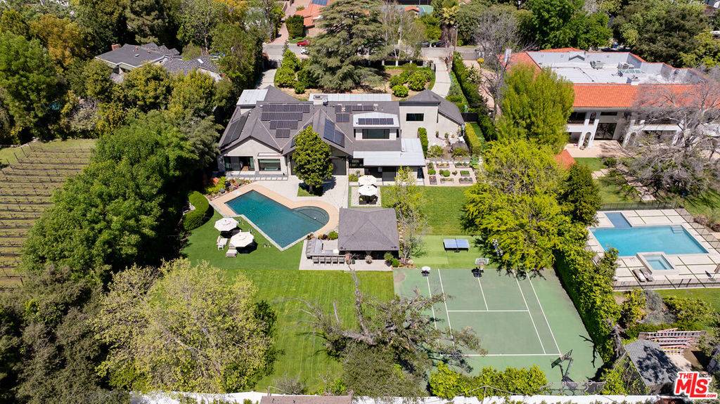 Encino, CA 91316,17352 Magnolia BLVD