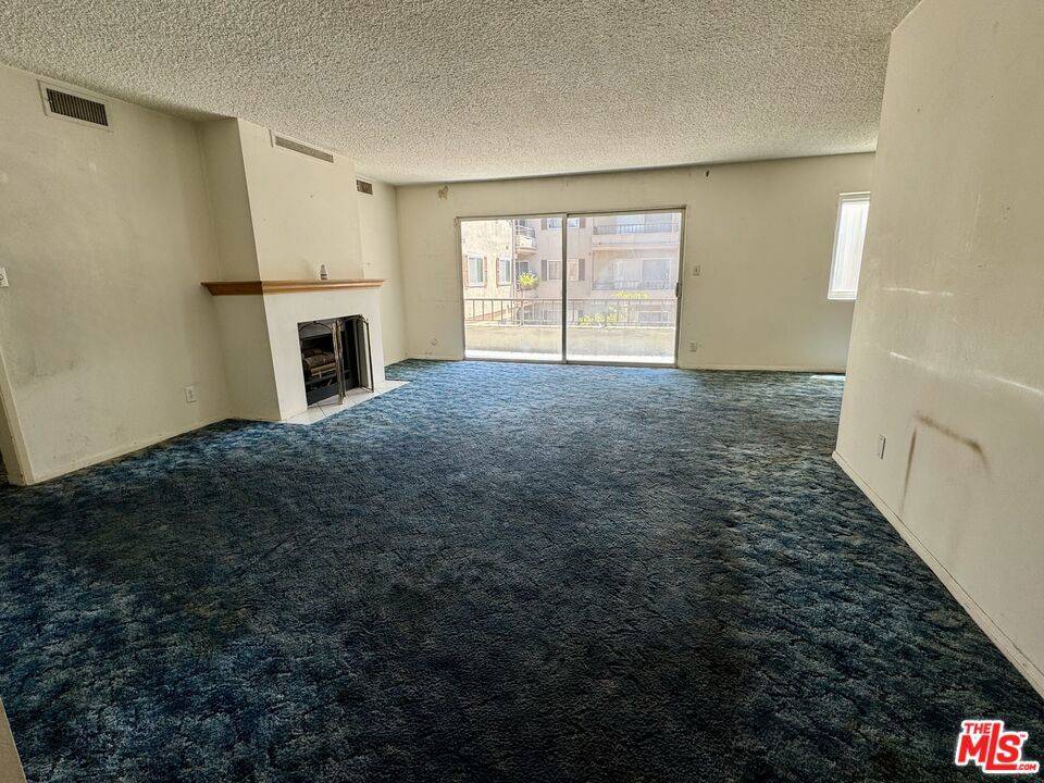North Hollywood, CA 91602,10707 Camarillo ST #206