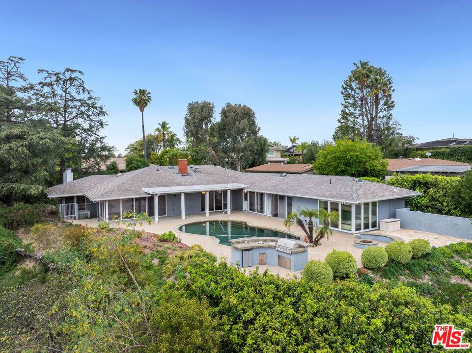 Encino, CA 91436,15901 High Knoll RD