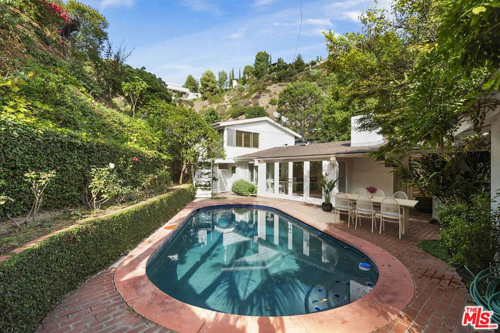 Beverly Hills, CA 90210,2133 EL ROBLE LN