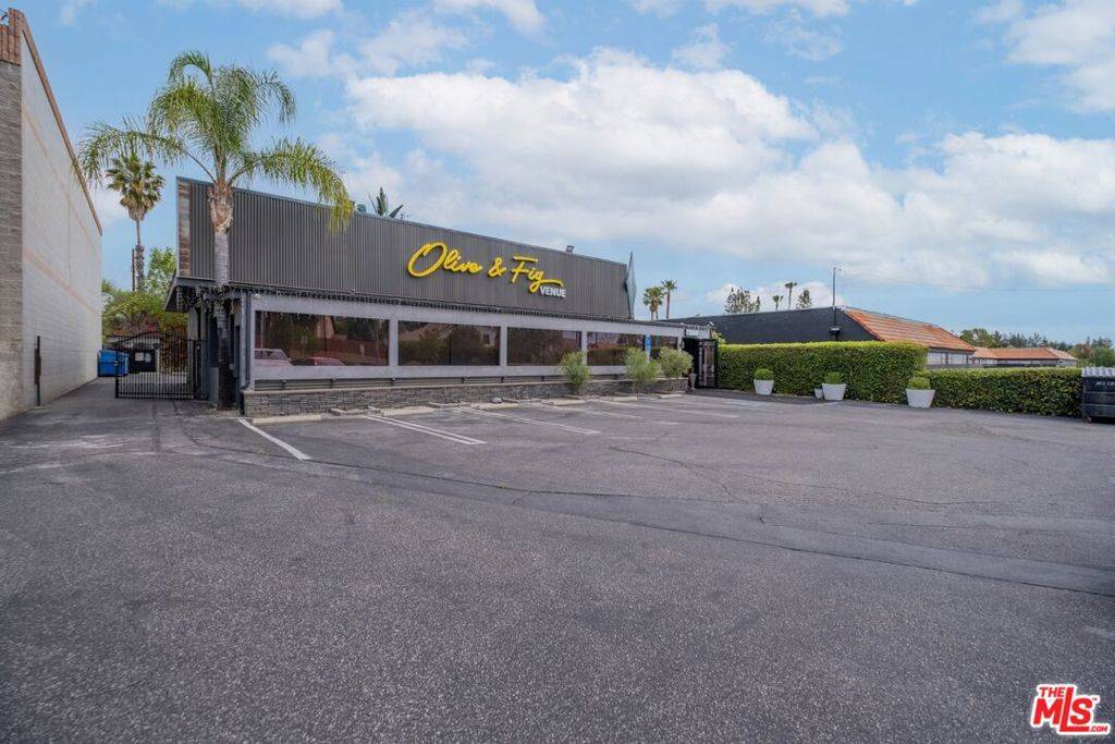 West Hills, CA 91304,23759 Roscoe BLVD
