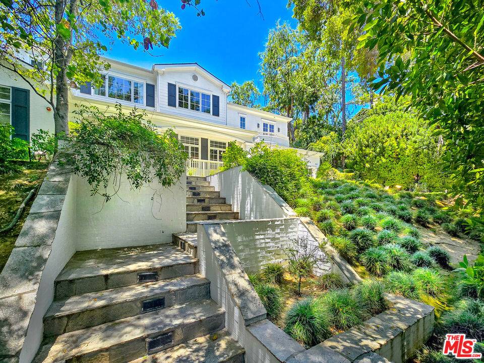 Encino, CA 91436,3815 Valley Meadow RD