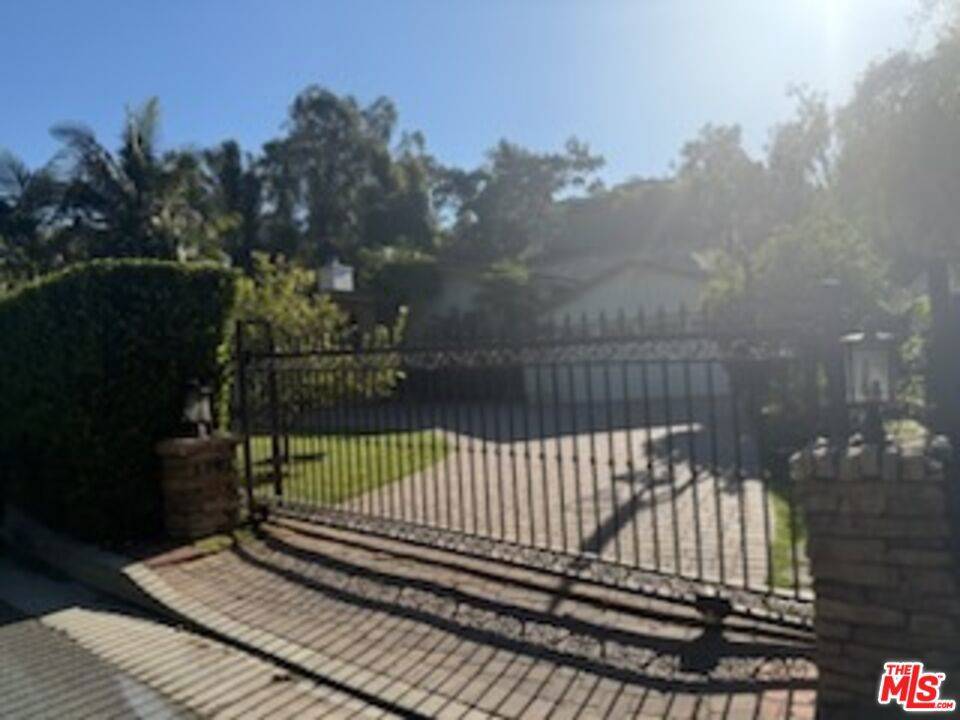 Beverly Hills, CA 90210,1148 San Ysidro DR