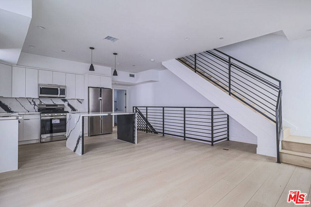 North Hollywood, CA 91606,11810 W Gilmore ST