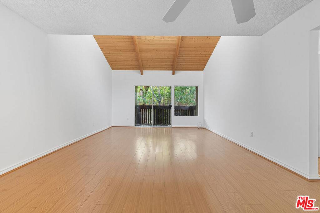 Tarzana, CA 91356,18350 Hatteras ST #253