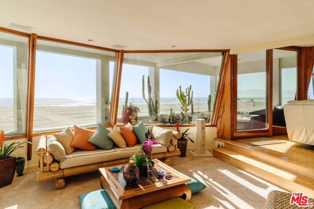 Marina Del Rey, CA 90292,2 Outrigger ST #2