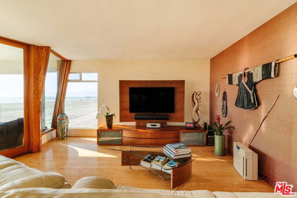 Marina Del Rey, CA 90292,2 Outrigger ST #2