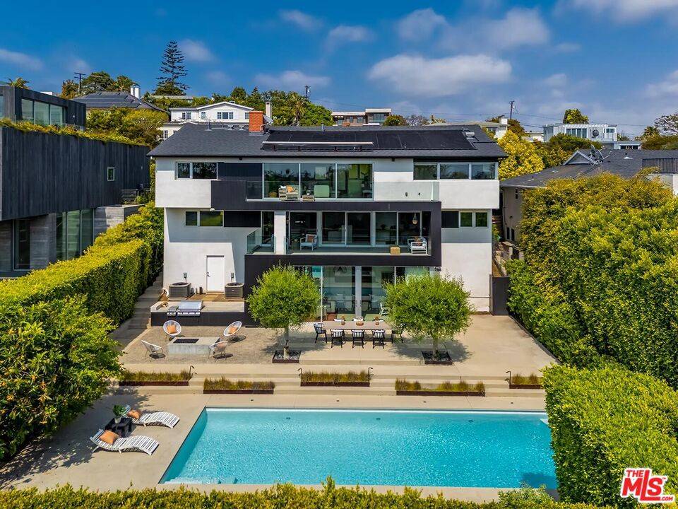 Santa Monica, CA 90403,1006 Berkeley ST