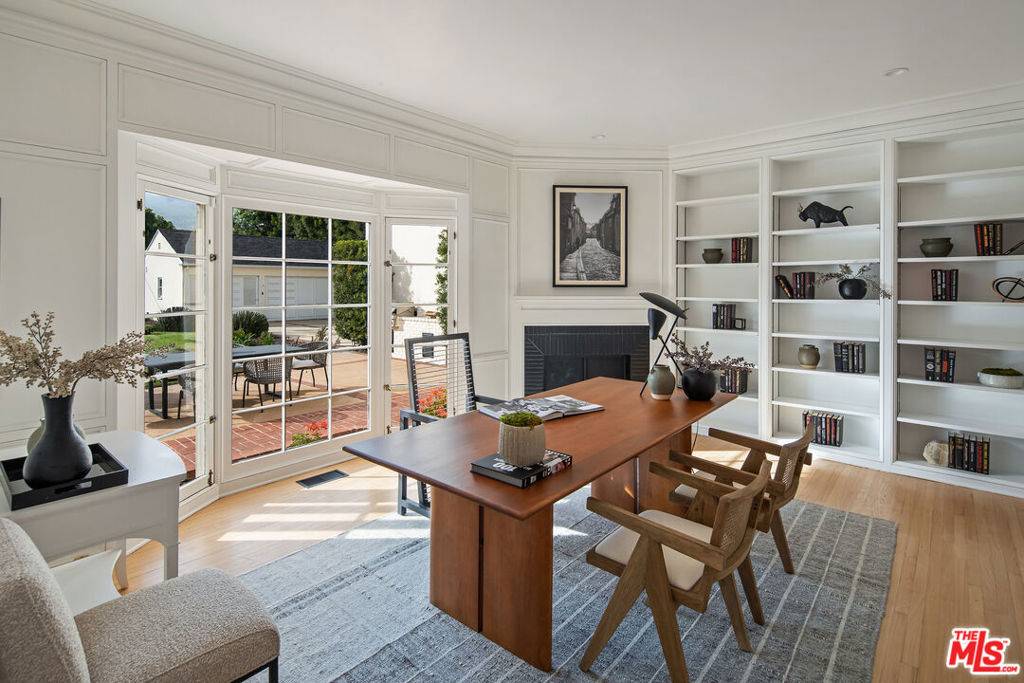 Beverly Hills, CA 90210,625 N Sierra DR