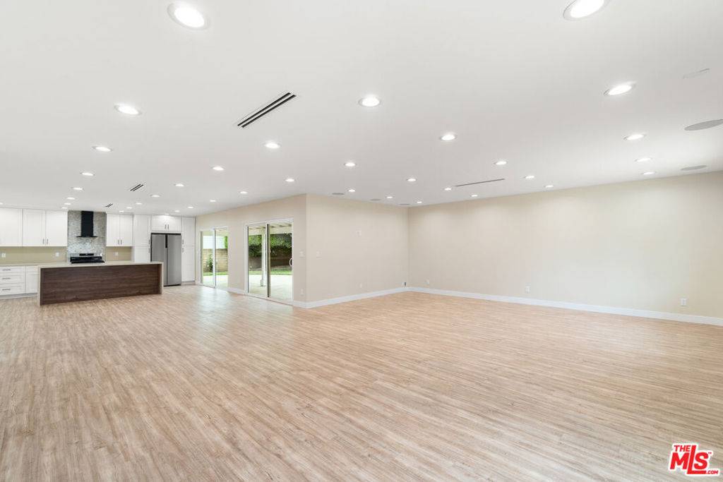 Northridge, CA 91325,17633 Nordhoff ST