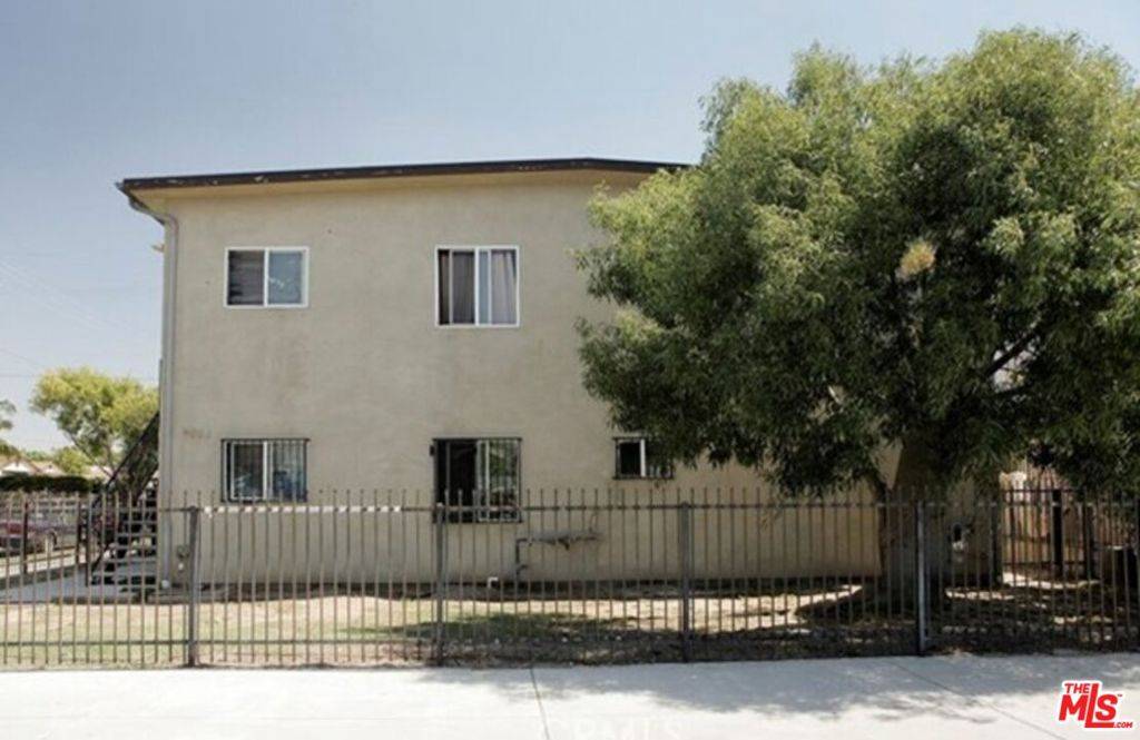 Los Angeles, CA 90003,9004 S San Pedro ST