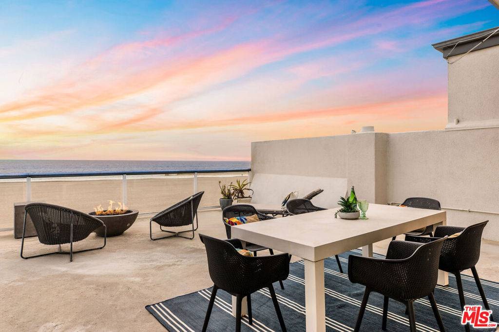 Marina Del Rey, CA 90292,4 Quarterdeck ST #301