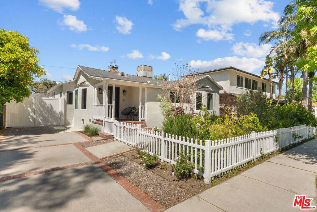 Toluca Lake, CA 91602,10531 Woodbridge ST