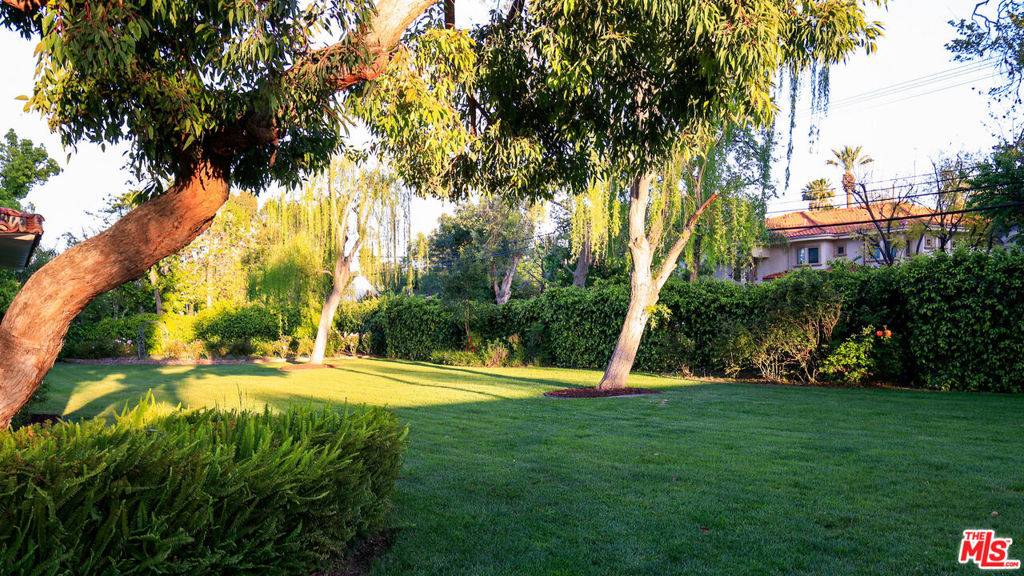 Tarzana, CA 91356,18625 Wells DR