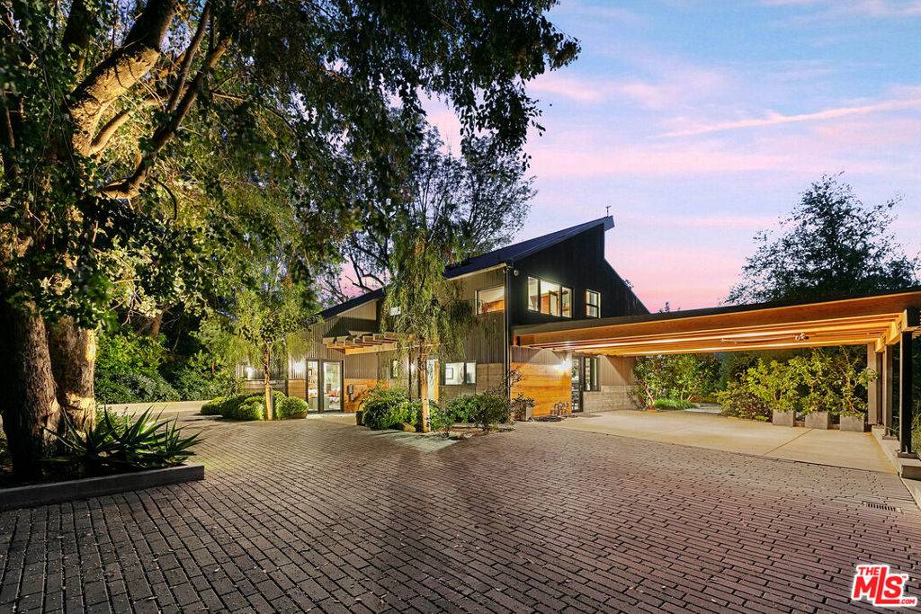 Topanga, CA 90290,20605 Cheney DR