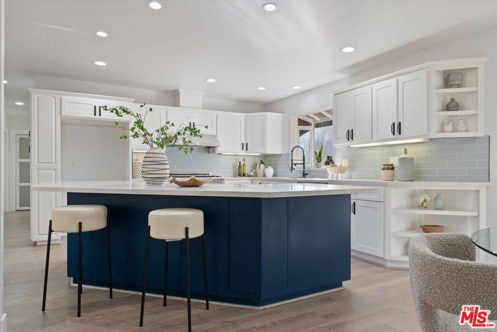 Topanga, CA 90290,21171 Colina DR