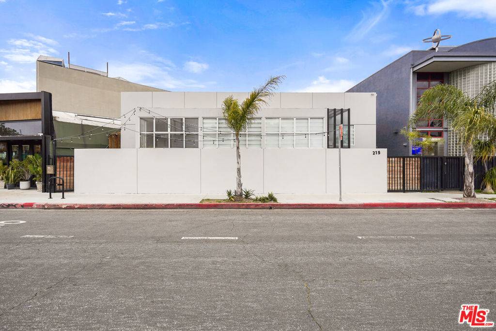 Venice, CA 90291,215 Windward AVE