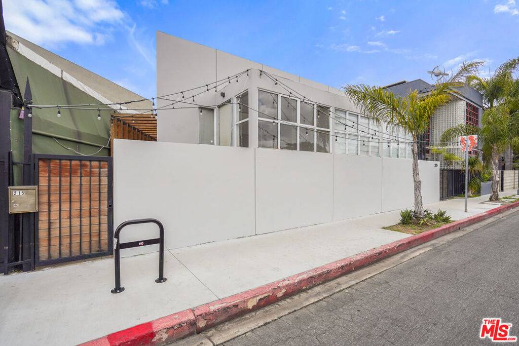 Venice, CA 90291,215 Windward AVE