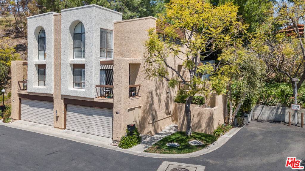 Los Angeles, CA 90042,712 Vallejo Villas