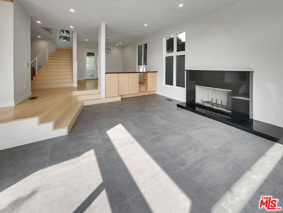 Sherman Oaks, CA 91423,13424 Contour DR