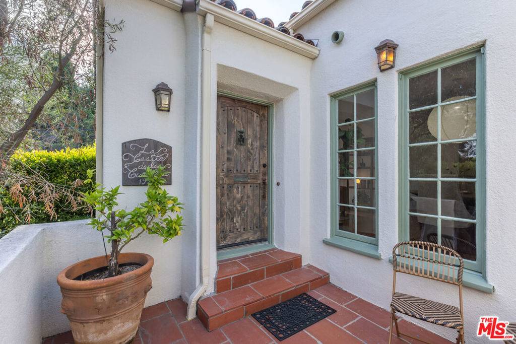 Los Angeles, CA 90036,7361 Oakwood AVE