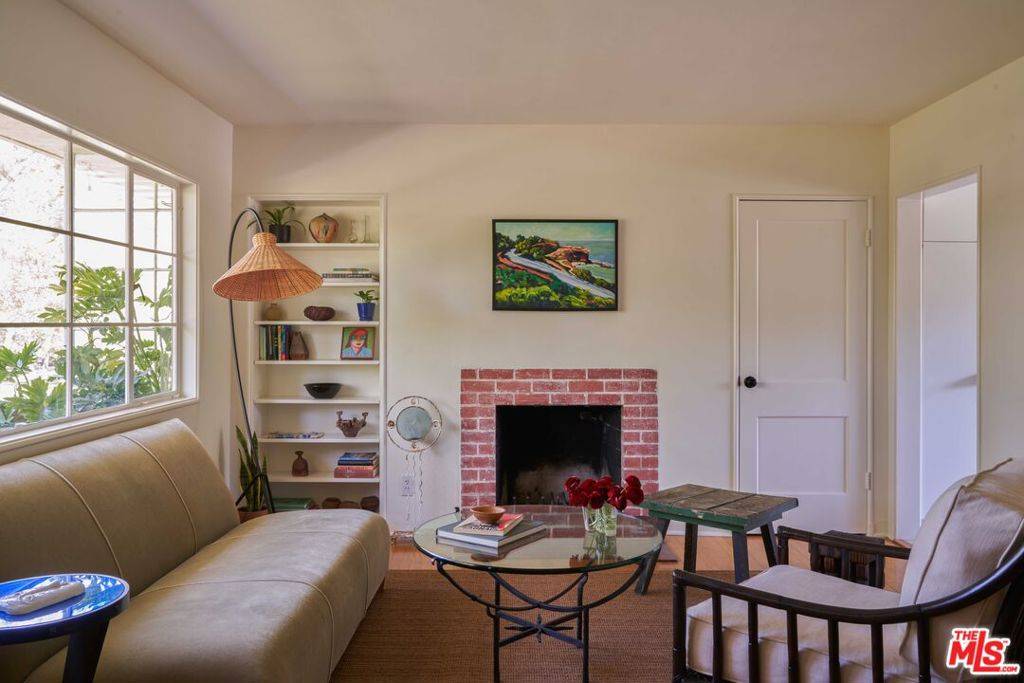 Los Angeles, CA 90016,5382 1/2 Village