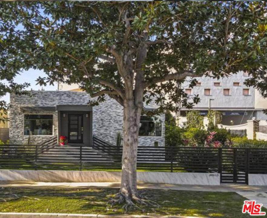 Los Angeles, CA 90064,10915 Ayres AVE