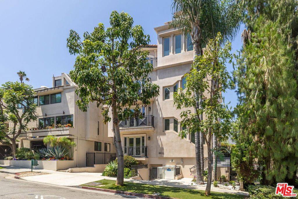 West Hollywood, CA 90069,8833 Cynthia ST