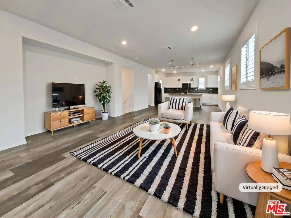 Van Nuys, CA 91405,14708 Sherman WAY