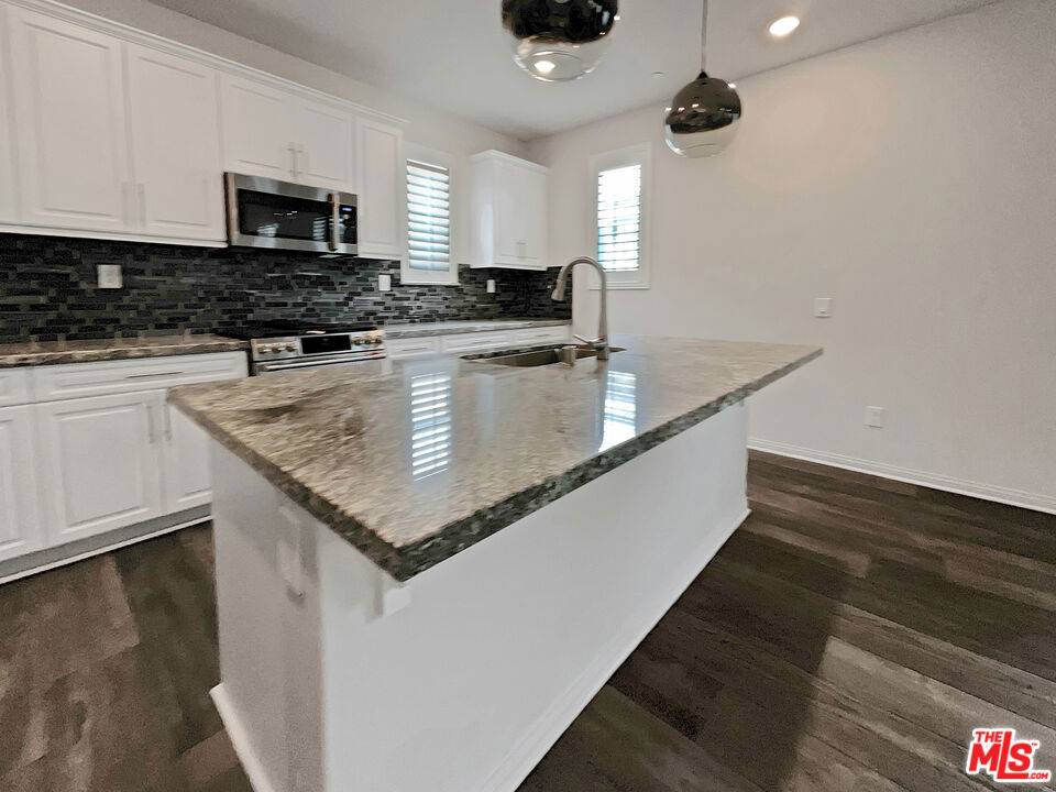 Van Nuys, CA 91405,14708 Sherman WAY