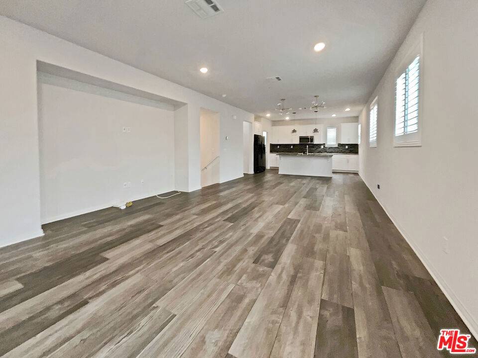 Van Nuys, CA 91405,14708 Sherman WAY