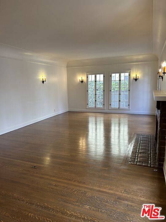 Los Angeles, CA 90036,326 N ORANGE DR
