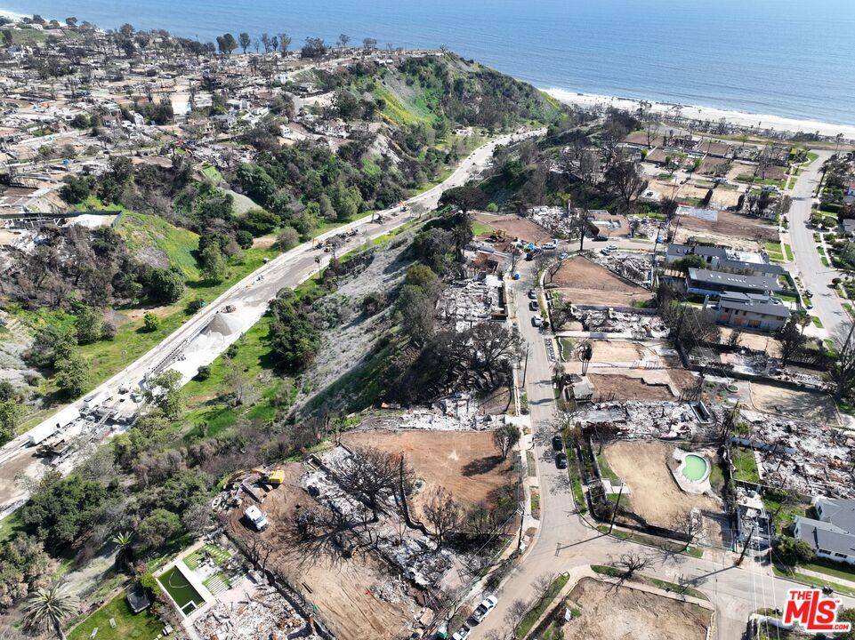 Pacific Palisades, CA 90272,576 Erskine DR