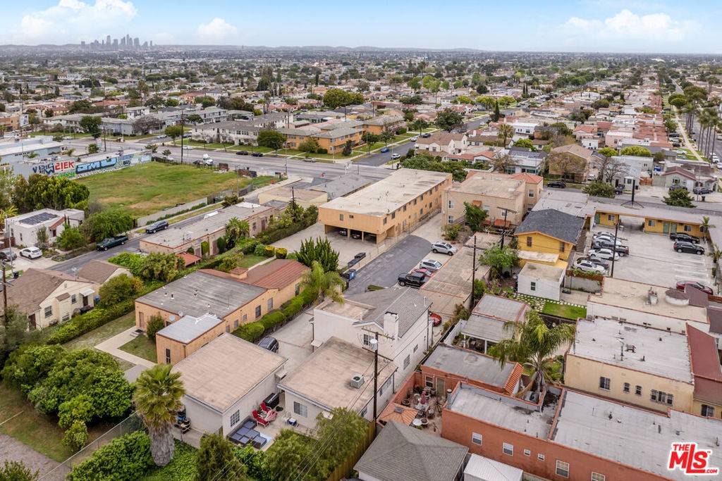 Los Angeles, CA 90043,7815 Crenshaw BLVD
