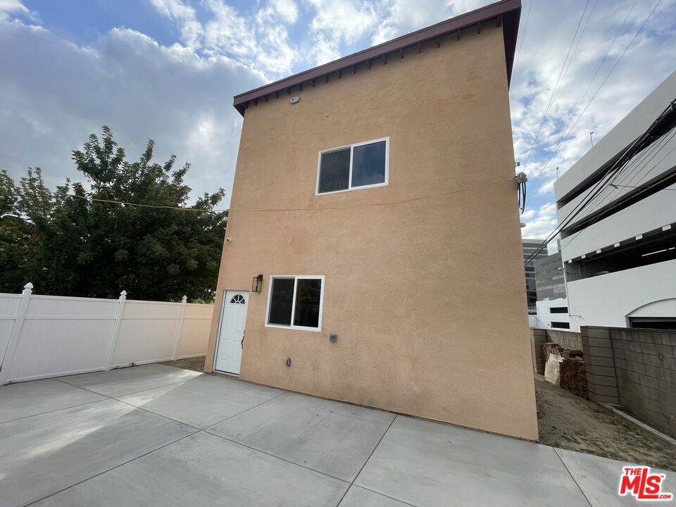 Encino, CA 91436,16698 Moorpark ST