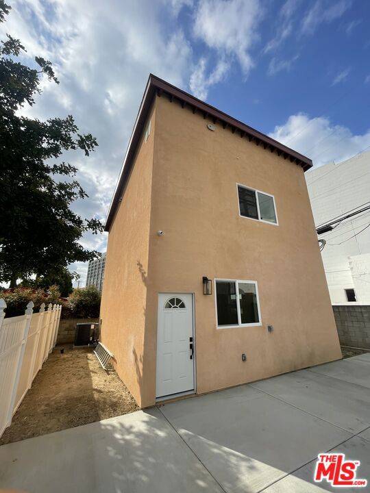 Encino, CA 91436,16698 Moorpark ST