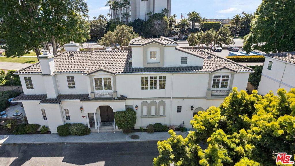Marina Del Rey, CA 90292,912 Harbor Crossing LN