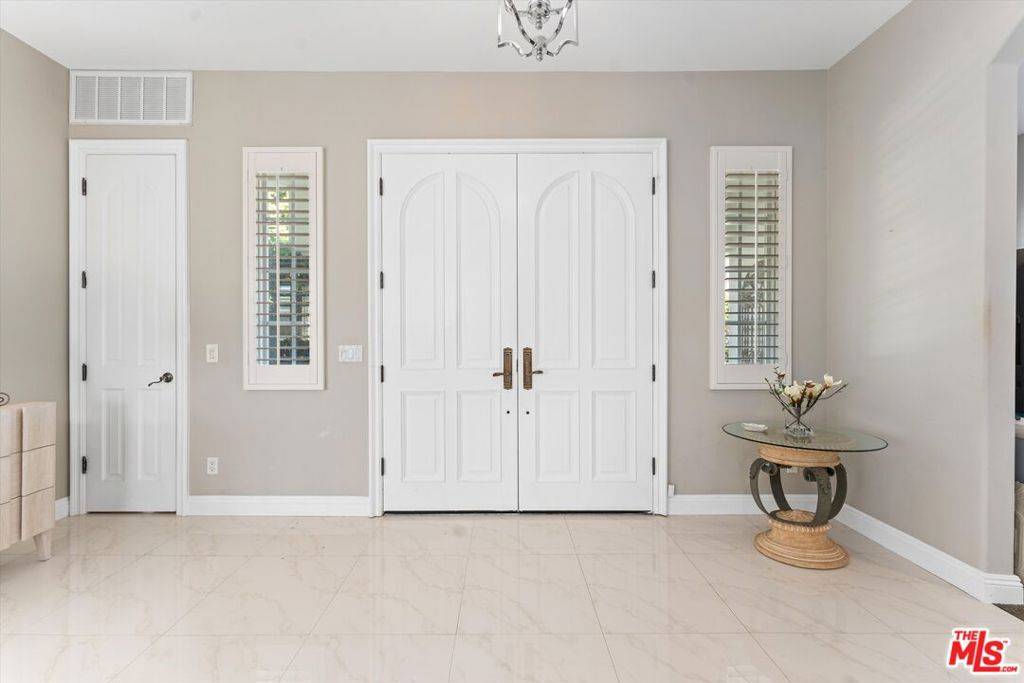 Marina Del Rey, CA 90292,912 Harbor Crossing LN