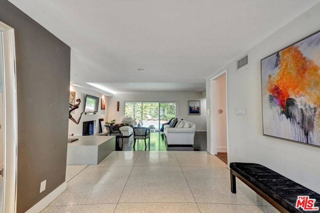 Sherman Oaks, CA 91403,3530 Royal Woods DR