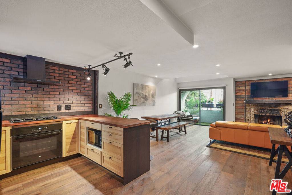 Studio City, CA 91604,10926 Bluffside DR #3