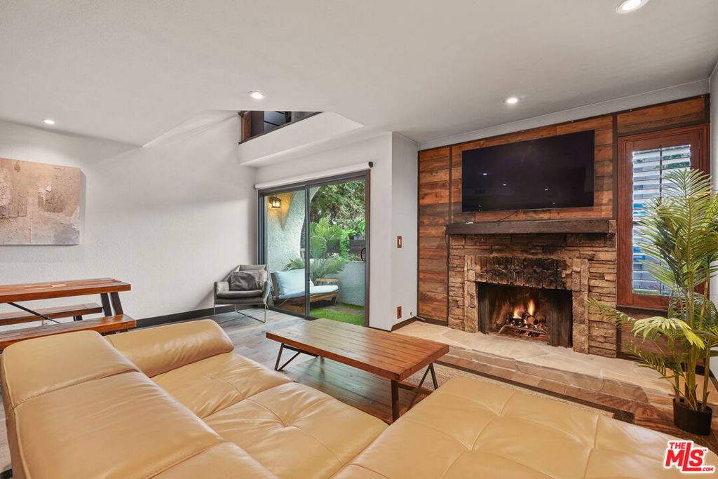 Studio City, CA 91604,10926 Bluffside DR #3