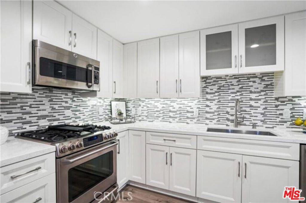 Encino, CA 91316,5015 Balboa BLVD #103