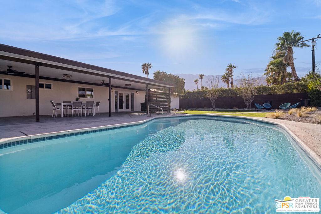 Palm Springs, CA 92262,372 E Molino RD