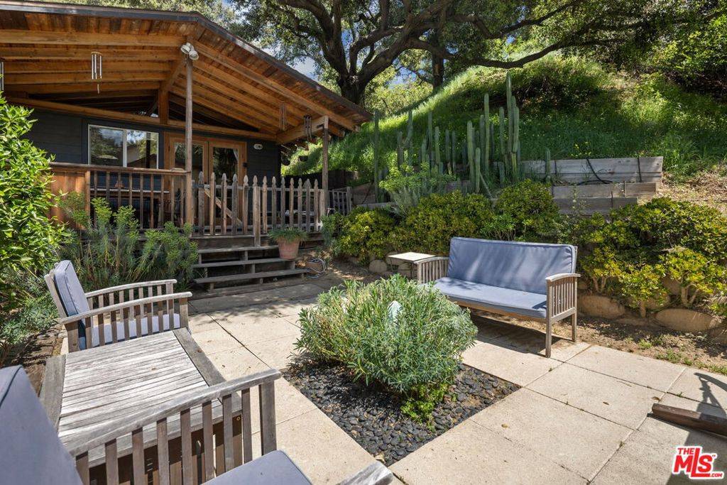 Topanga, CA 90290,1256 N Topanga Canyon BLVD