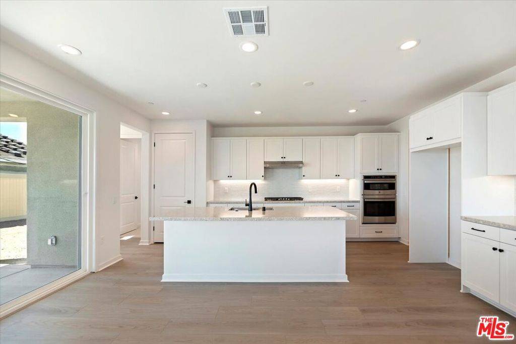 Santa Clarita, CA 91350,28903 Terrane CT