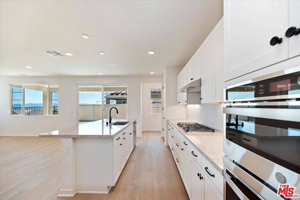 Santa Clarita, CA 91350,28903 Terrane CT