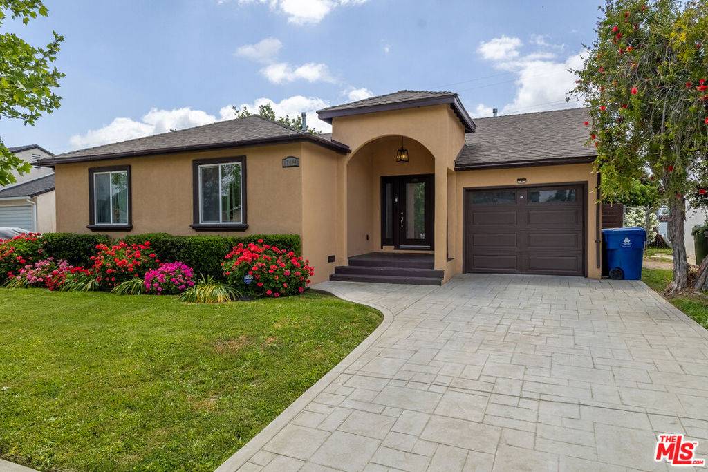 Encino, CA 91316,17448 Collins ST