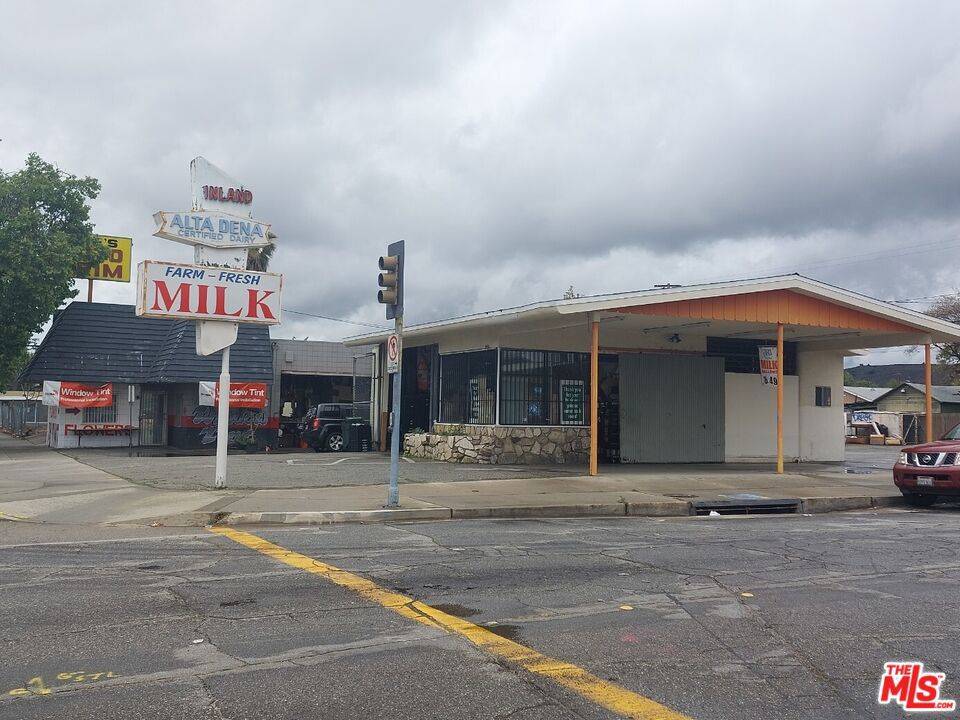 Pomona, CA 91768,1207 W Holt AVE