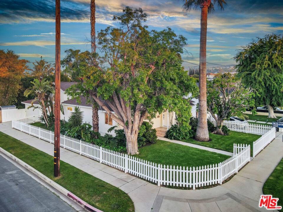 Sherman Oaks, CA 91423,4476 Calhoun AVE
